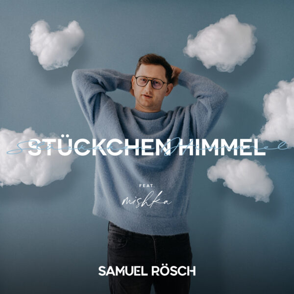 Ein junger Mann mit Brille und grauem Pullover vor Himmel mit Wolken, Musik-Albumcover.